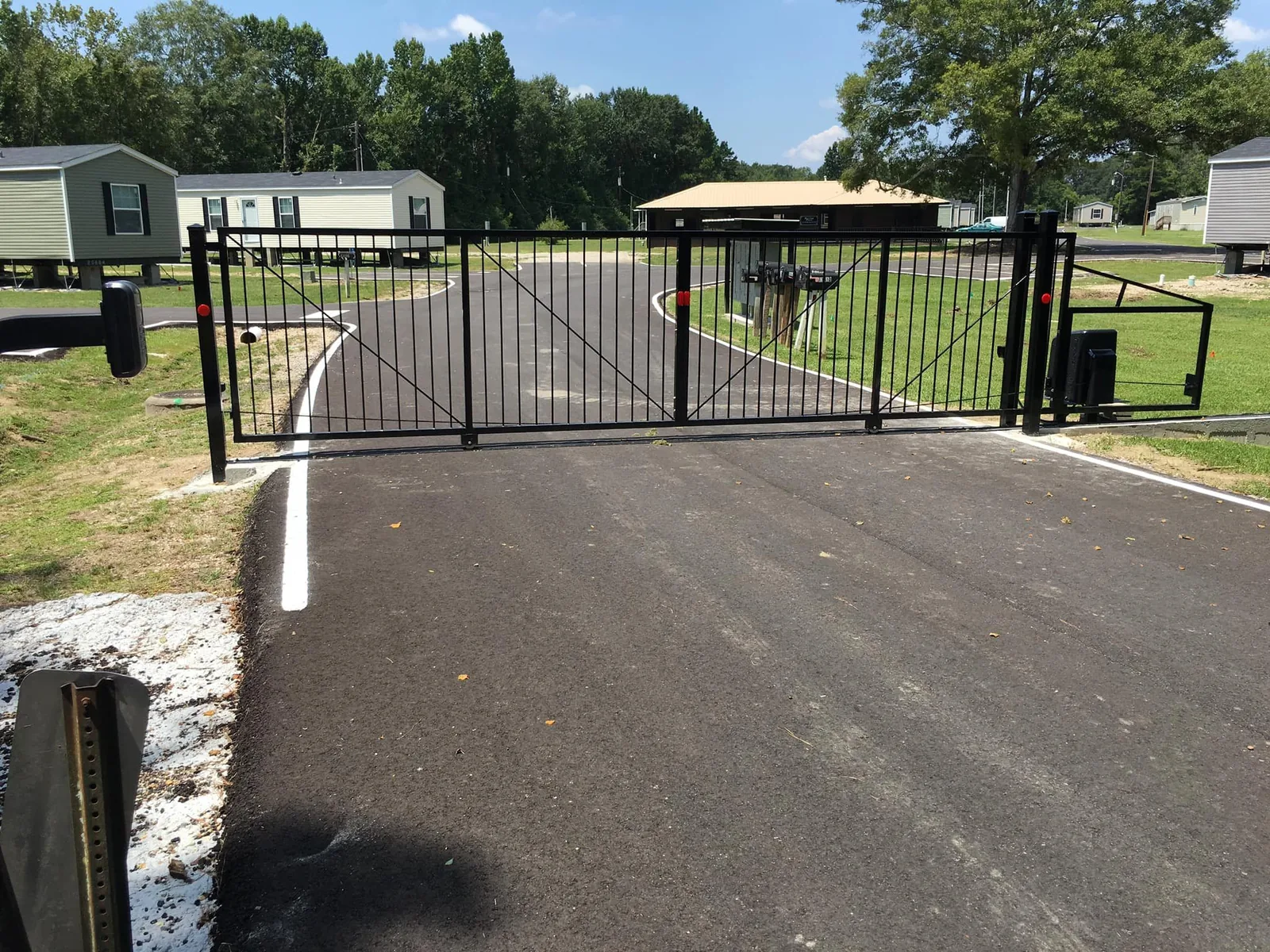 Commercial automatic gate
